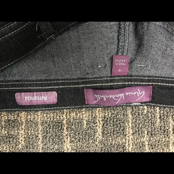 Gloria Vanderbilt - Picture 4 of 7